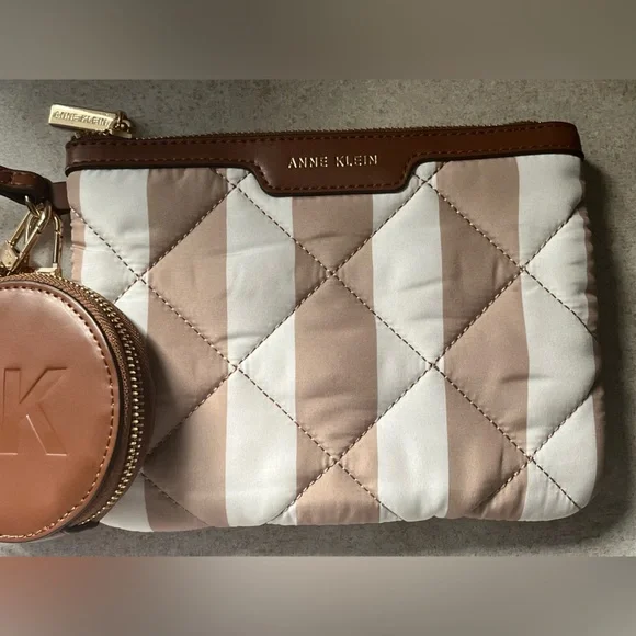 Women’s Anne Klein Beige 2-Pieces Wristlet With Coins Case NWOT - Picture 3 of 13